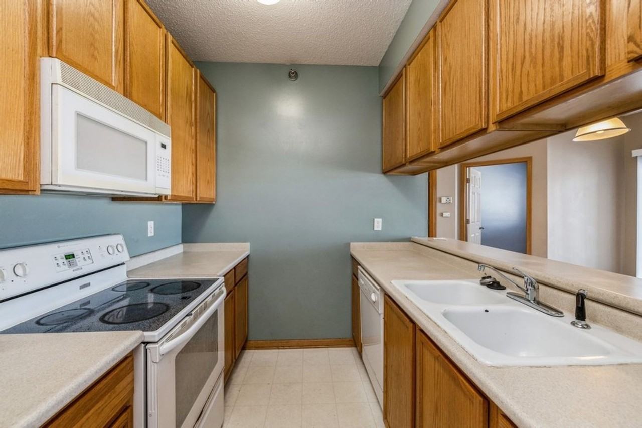 1320 Se Florence Dr #16 - Photo 6 of 15