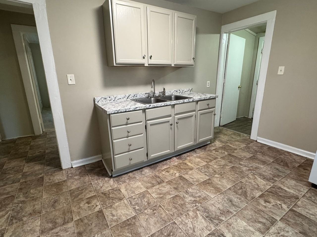 223 Woodbury St - Photo 6 of 16