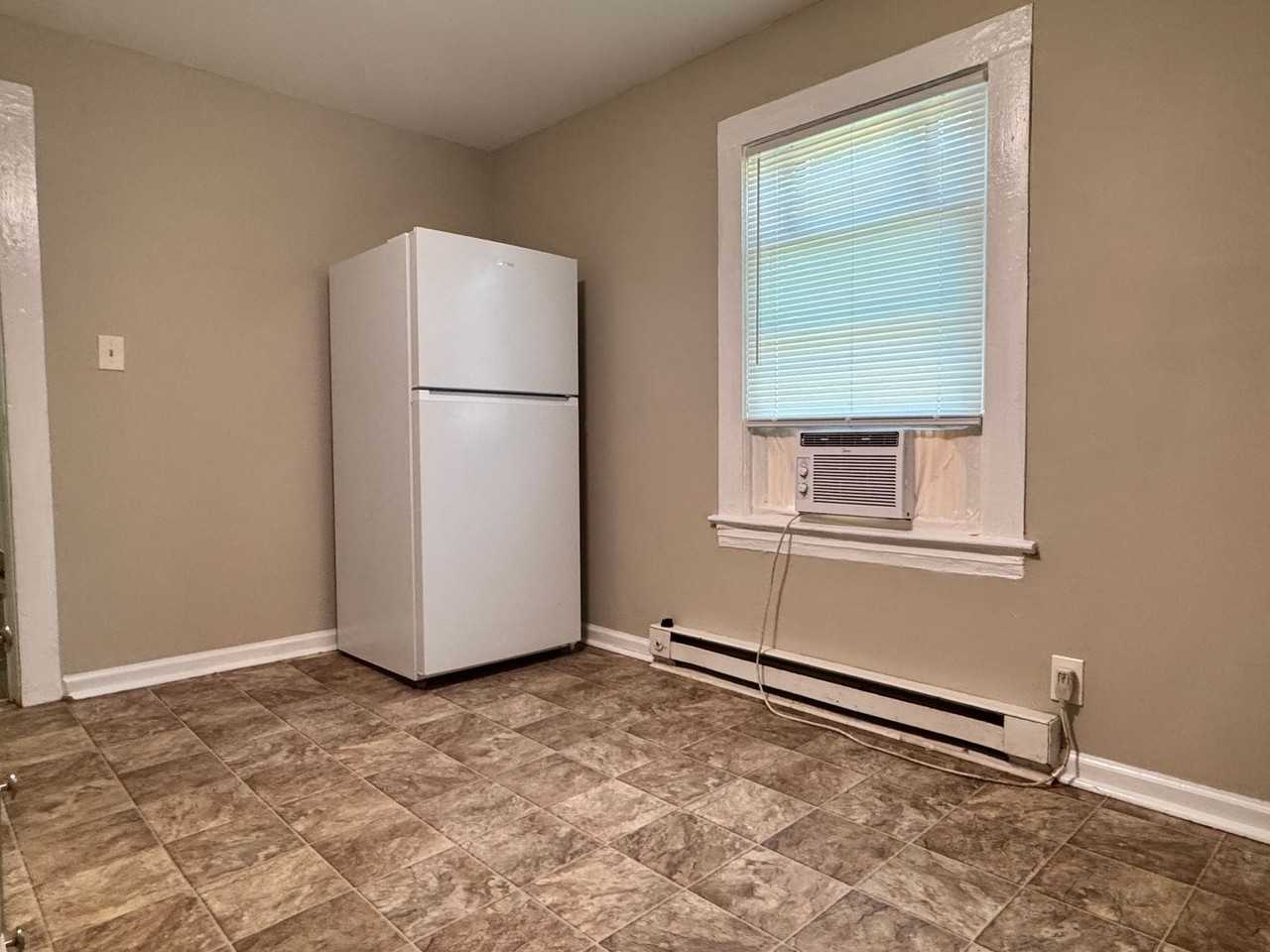 223 Woodbury St - Photo 7 of 16