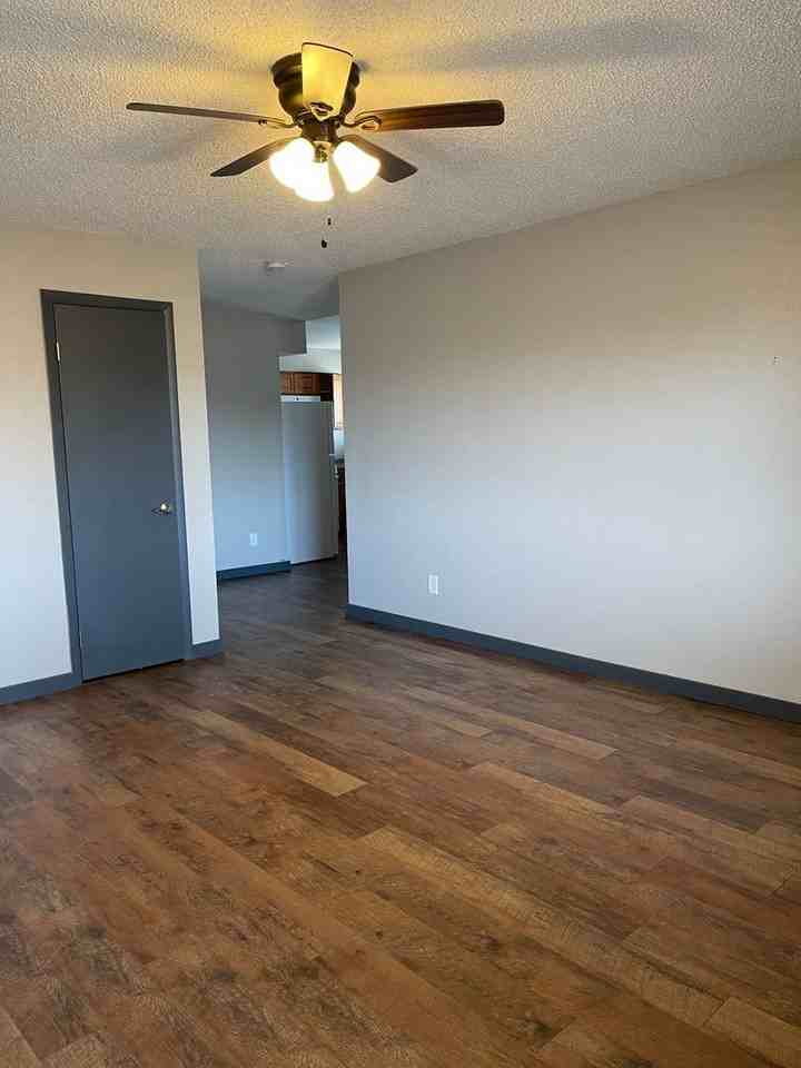 803 N Cottonwood Ave - Photo 2 of 26