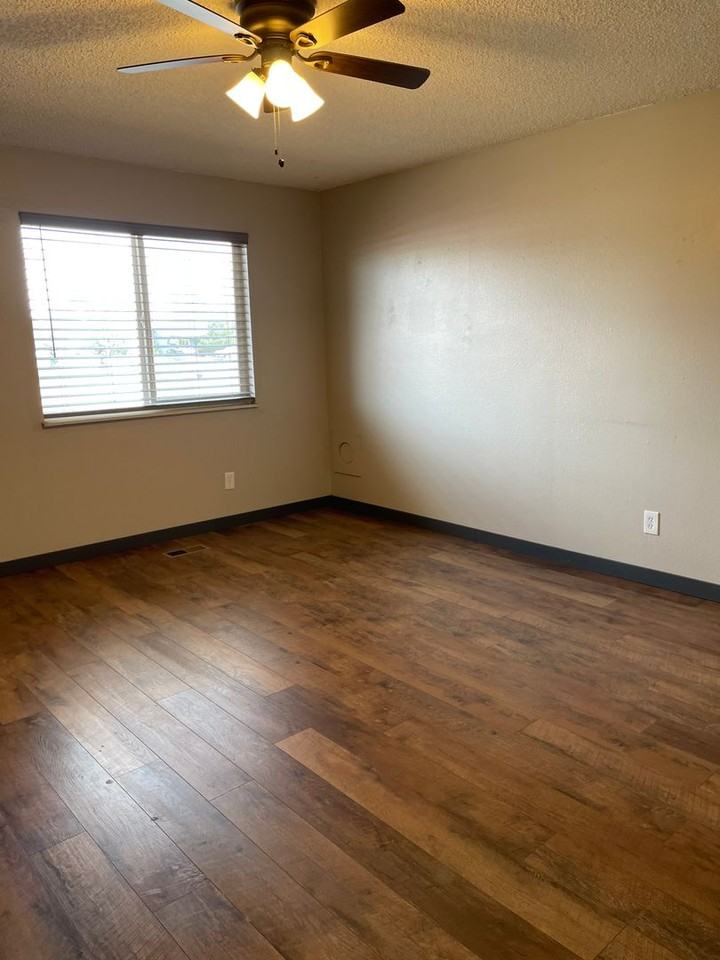 803 N Cottonwood Ave - Photo 3 of 26