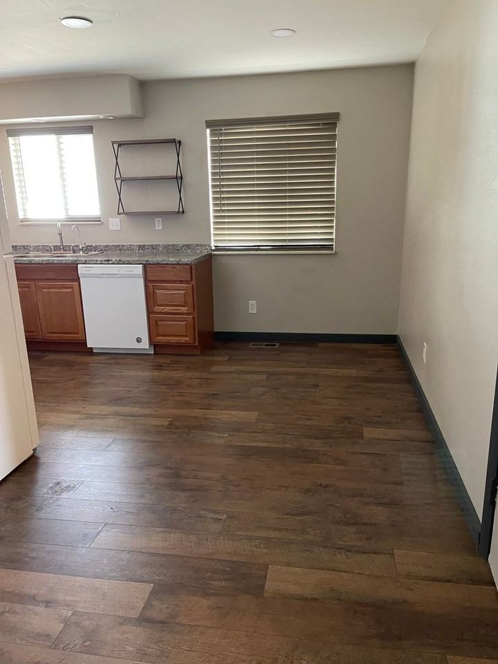 803 N Cottonwood Ave - Photo 4 of 26