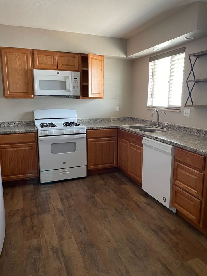 803 N Cottonwood Ave - Photo 6 of 26