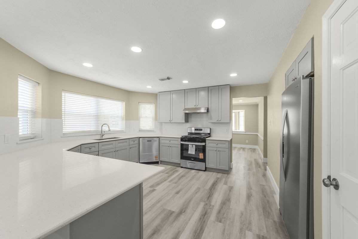 4138 Club Valley Dr - Photo 3 of 15