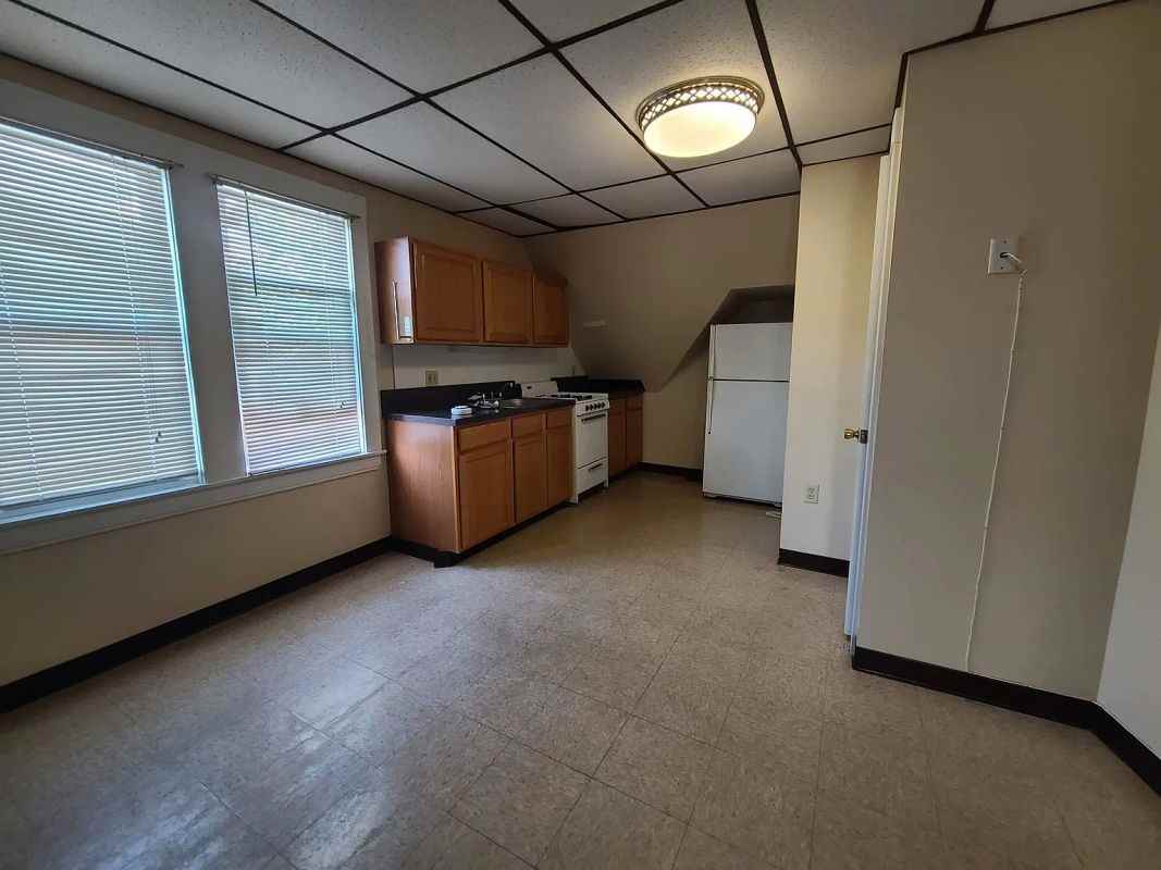 196 Hillside Ave - Photo 2 of 5