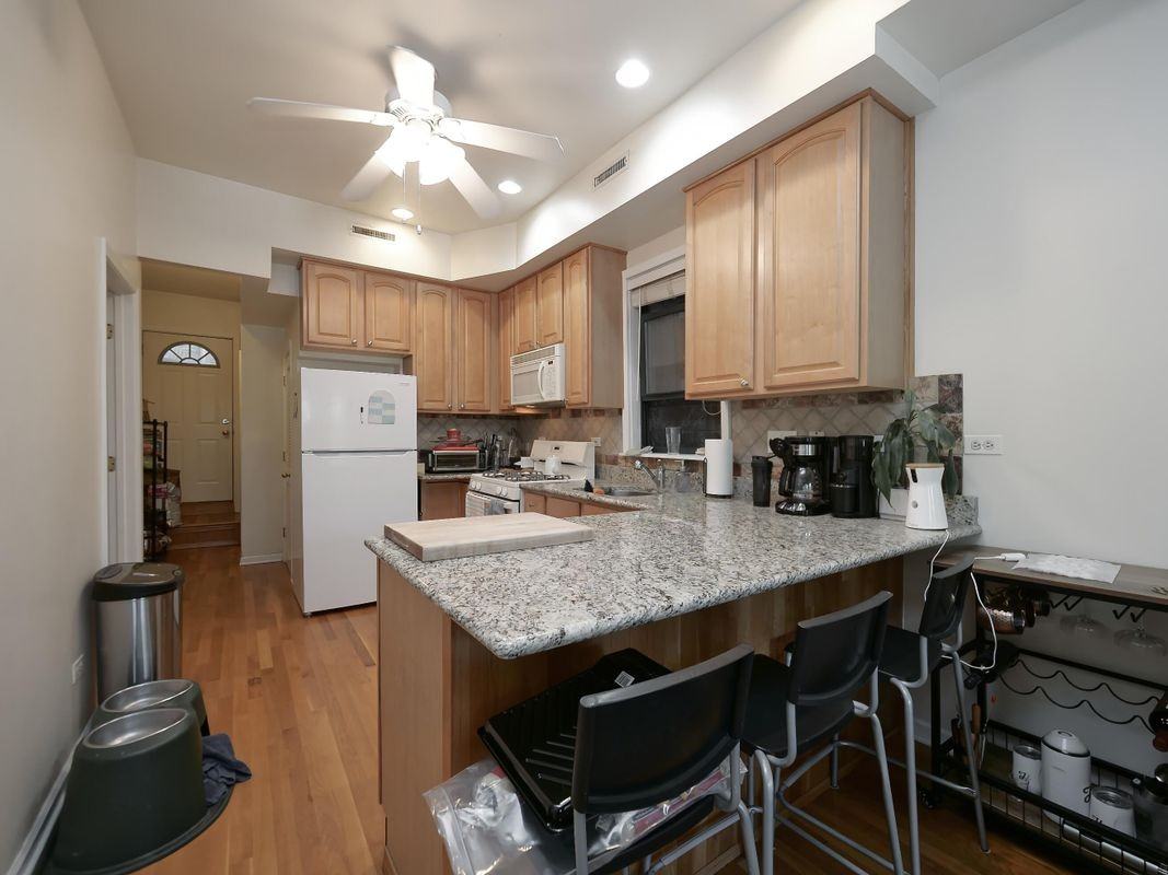 2843 N Lakewood Ave - Photo 3 of 13