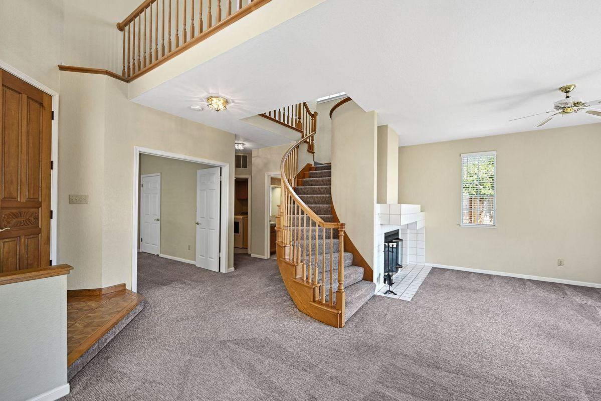 1319 Strawberry Ct - Photo 3 of 34