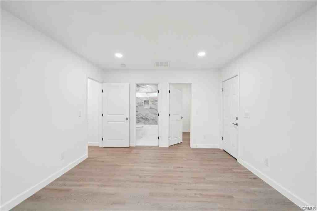 4664 Sierra St - Photo 4 of 9