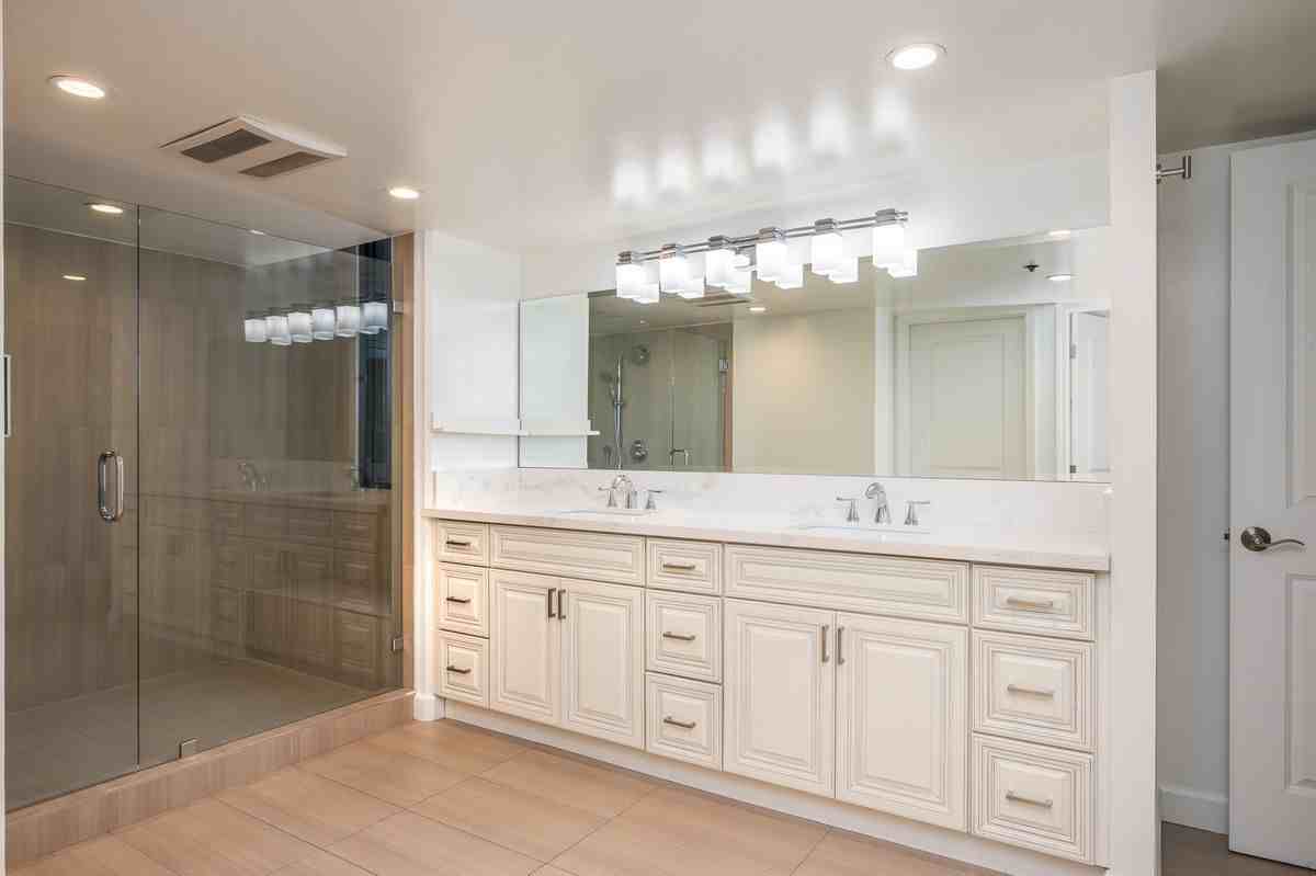 345 Pioneer Dr ##502 - Photo 7 of 11
