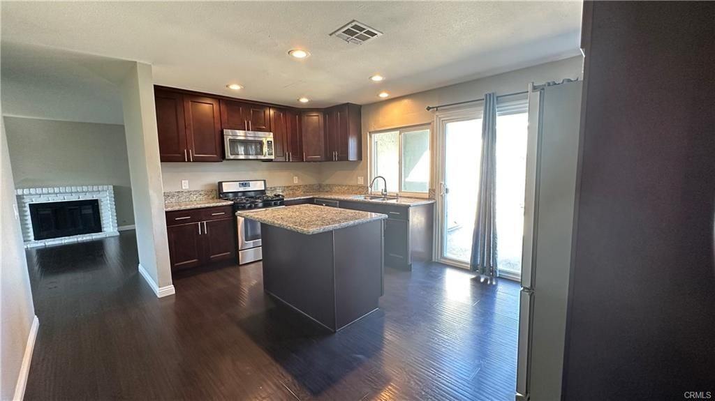 2057 S Cherry Ave - Photo 4 of 16