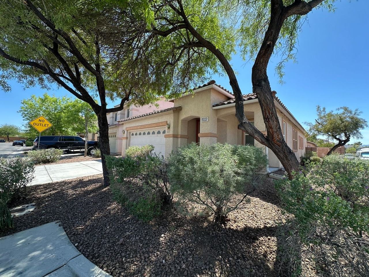 11227 Accademia Ct - Photo 3 of 19