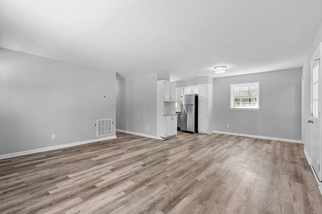 2604 Greyson St - Photo 2 of 9