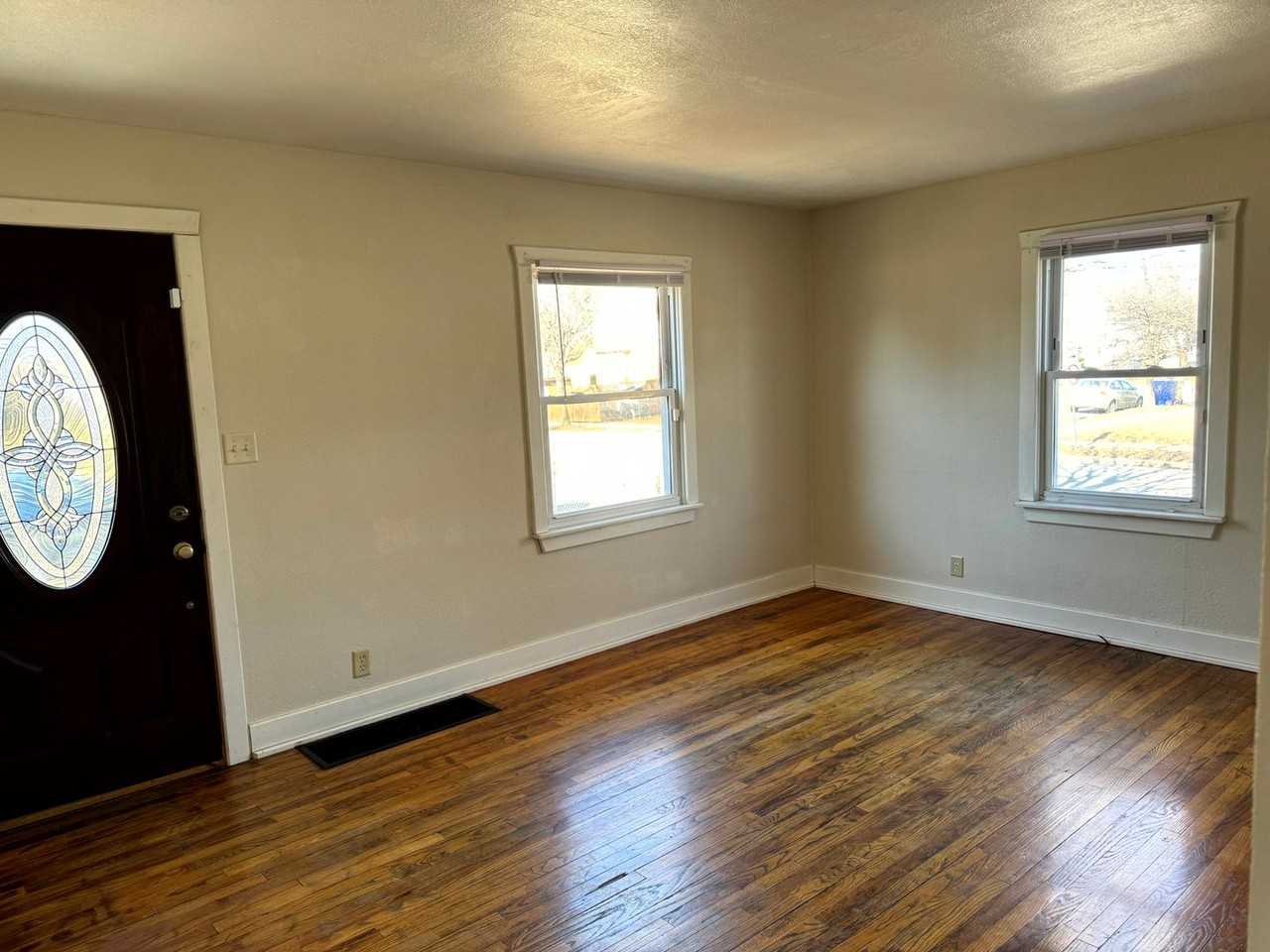 6703 16th Ave - Photo 4 of 24