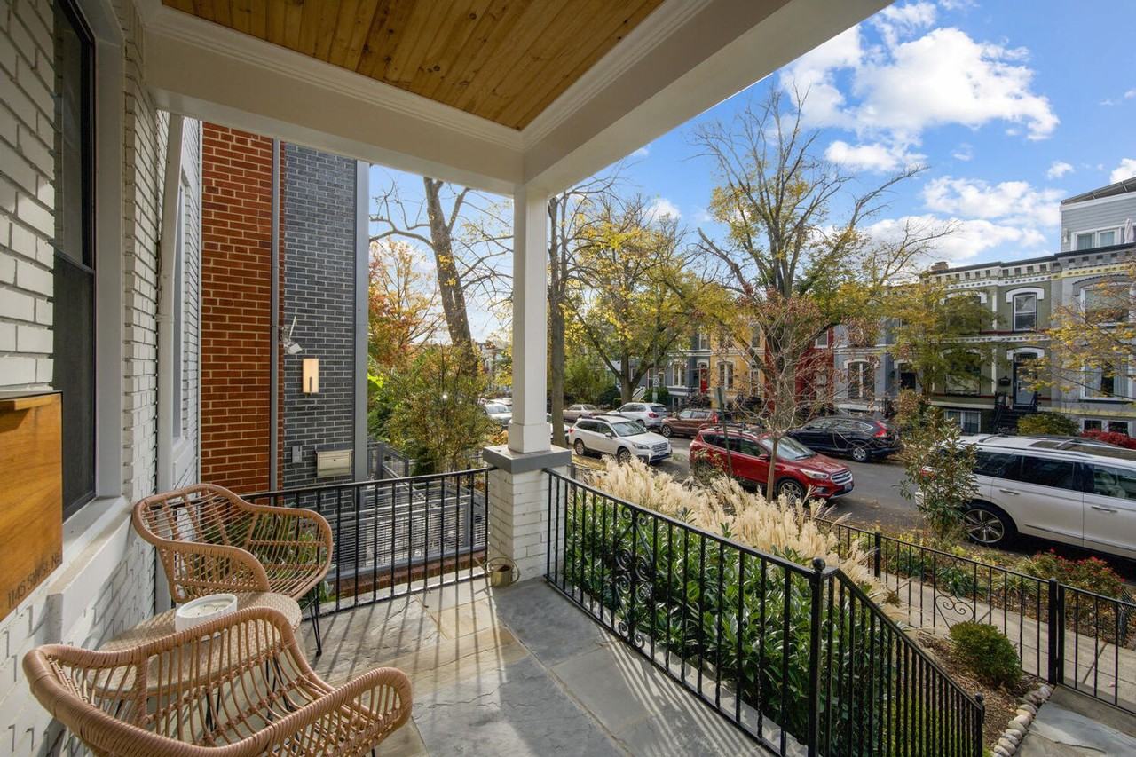 1145 5th St Ne - Photo 3 of 34