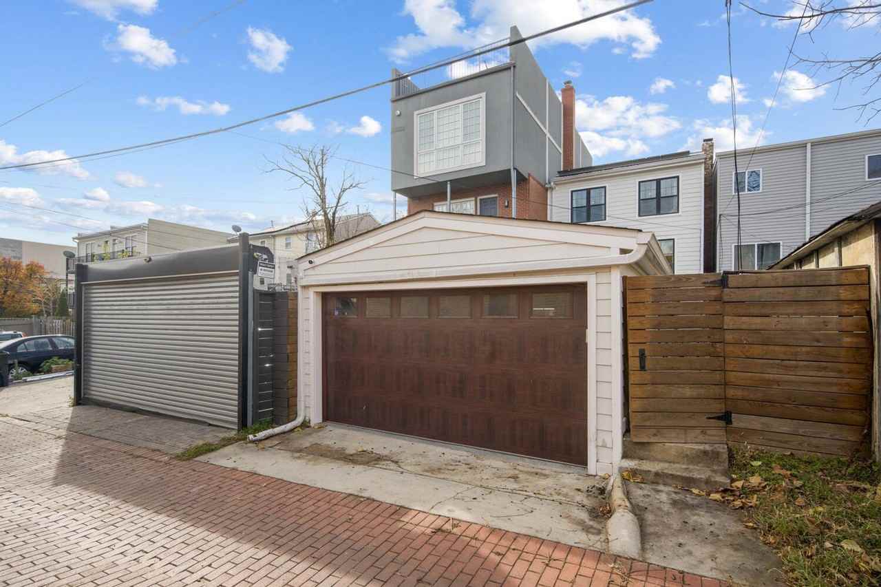 1145 5th St Ne - Photo 5 of 34