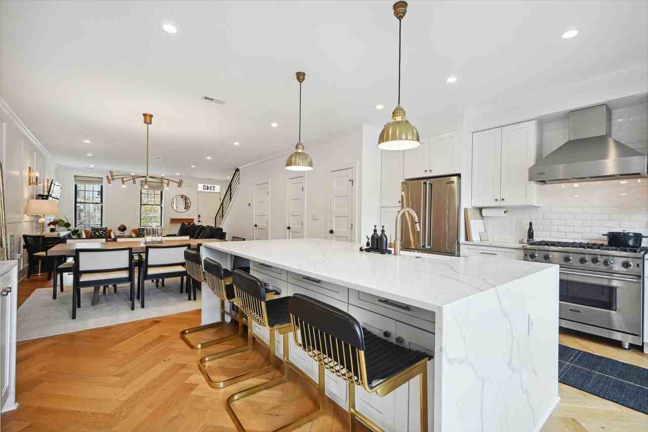 1145 5th St Ne - Photo 7 of 34