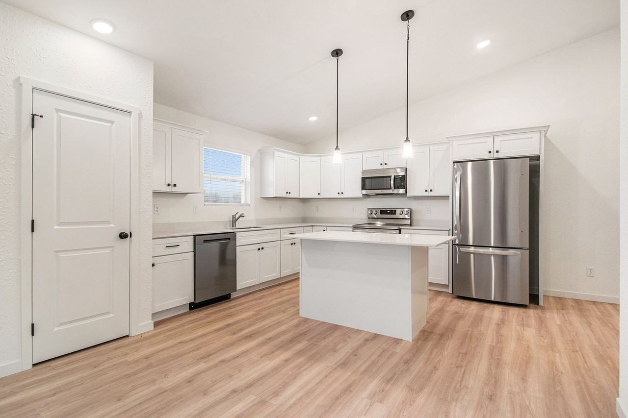 7651 Courtyard Pl - Photo 2 of 18