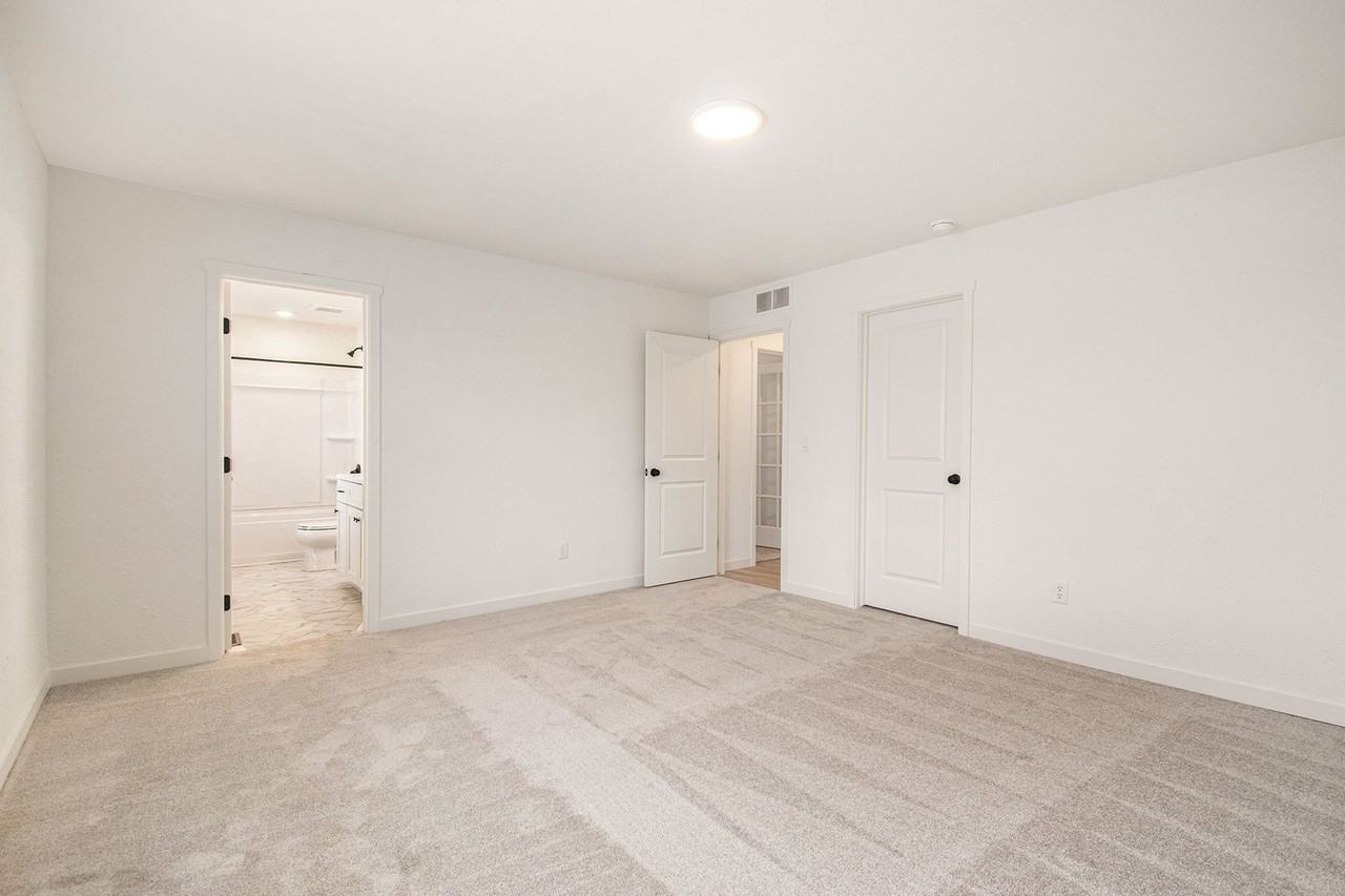 7651 Courtyard Pl - Photo 6 of 18