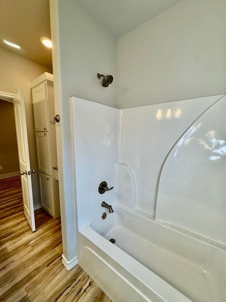 7801 97th St - Photo 2 of 18