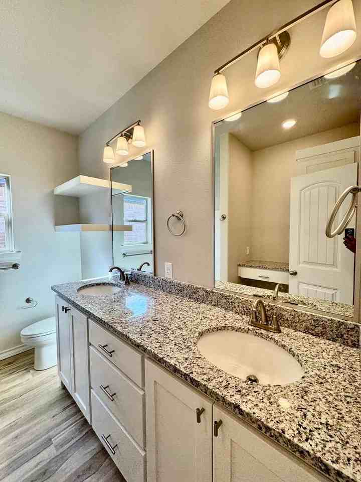7801 97th St - Photo 5 of 18