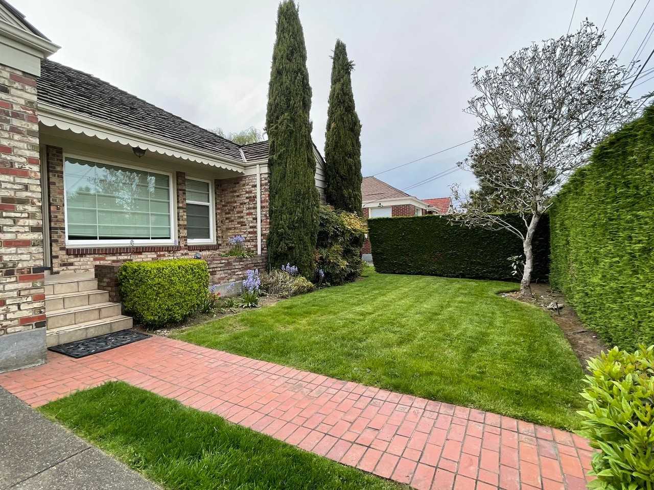 5025 47th Ave Ne - Photo 2 of 27