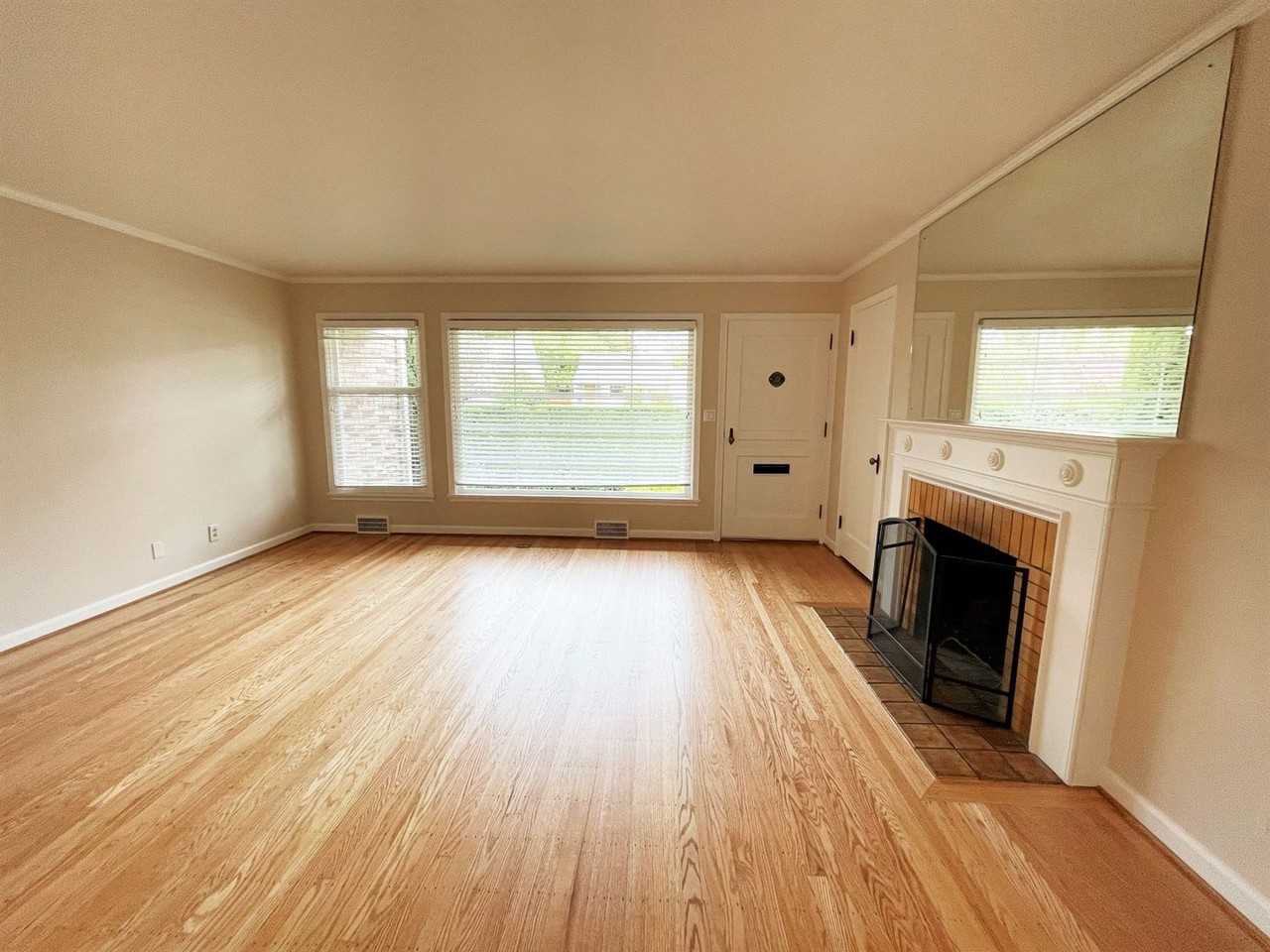 5025 47th Ave Ne - Photo 3 of 27