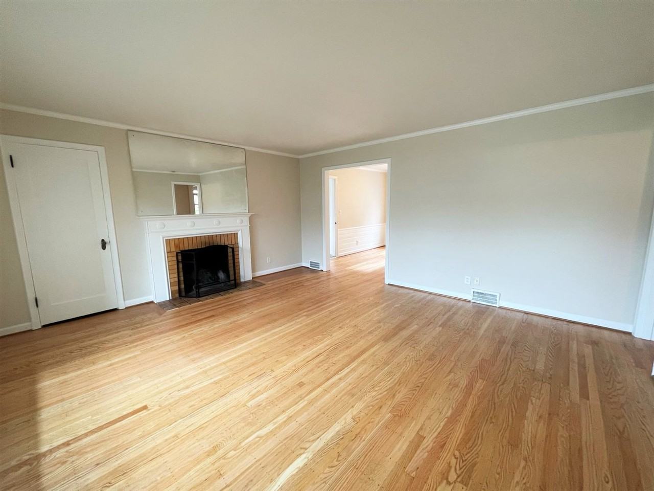 5025 47th Ave Ne - Photo 4 of 27