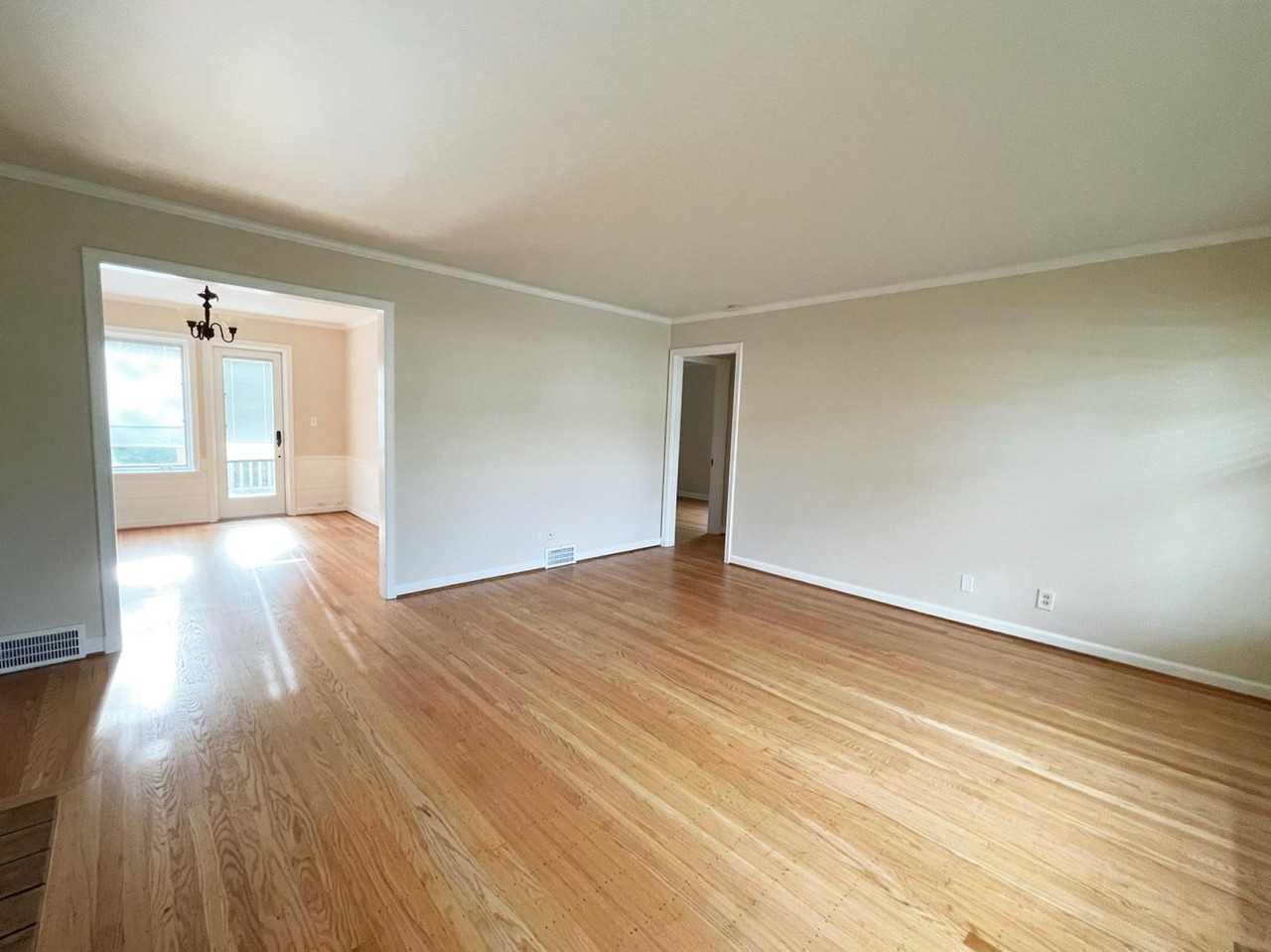 5025 47th Ave Ne - Photo 5 of 27