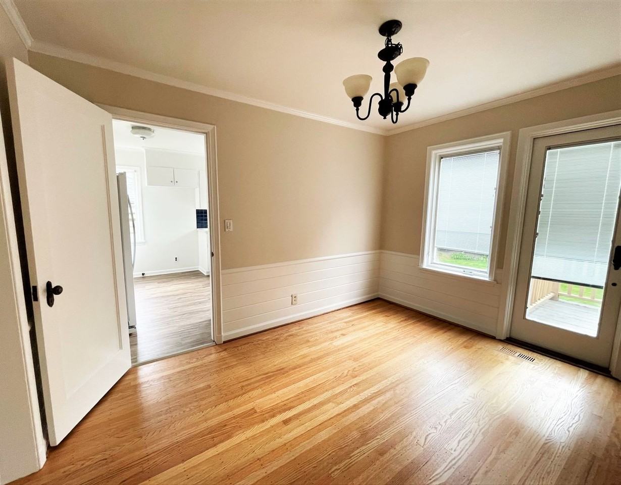 5025 47th Ave Ne - Photo 7 of 27