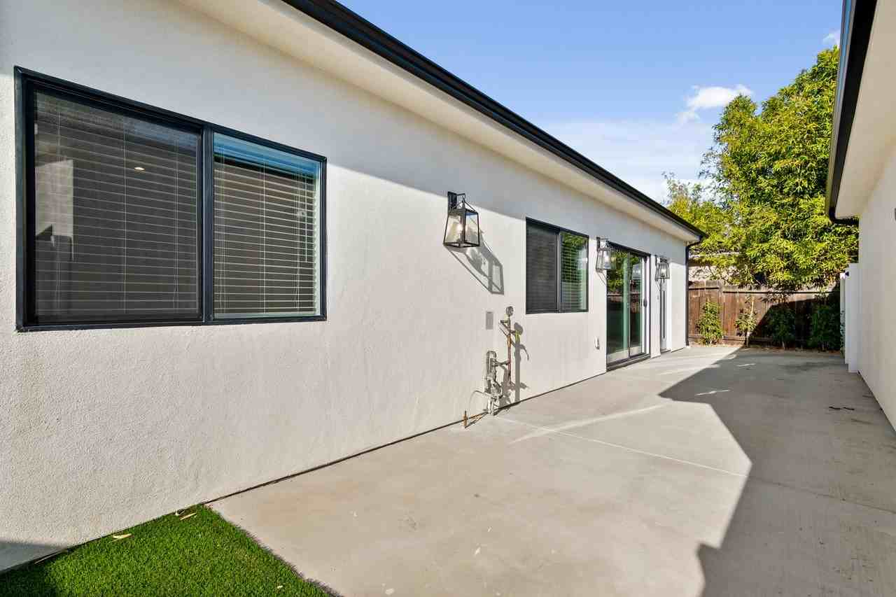 18203 Sunburst St - Photo 3 of 18