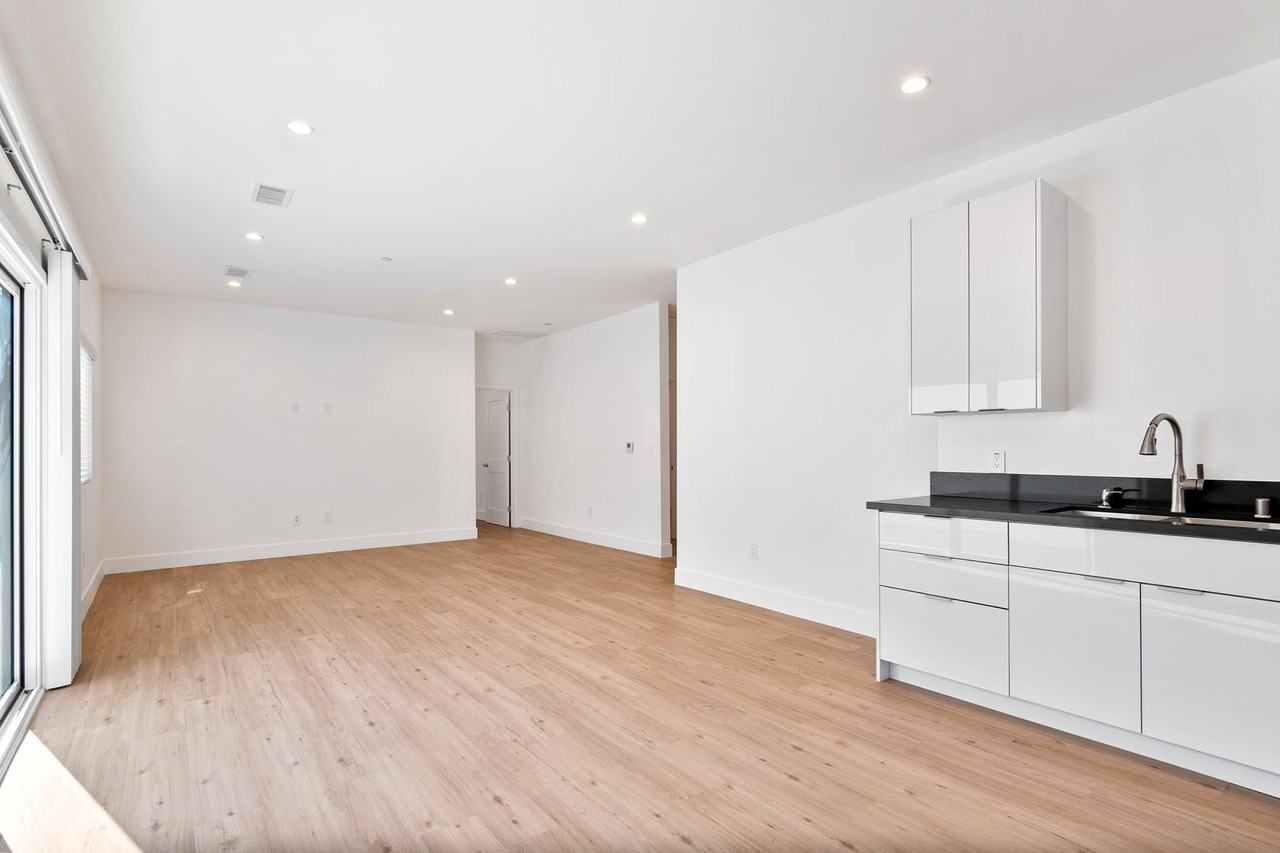18203 Sunburst St - Photo 4 of 18
