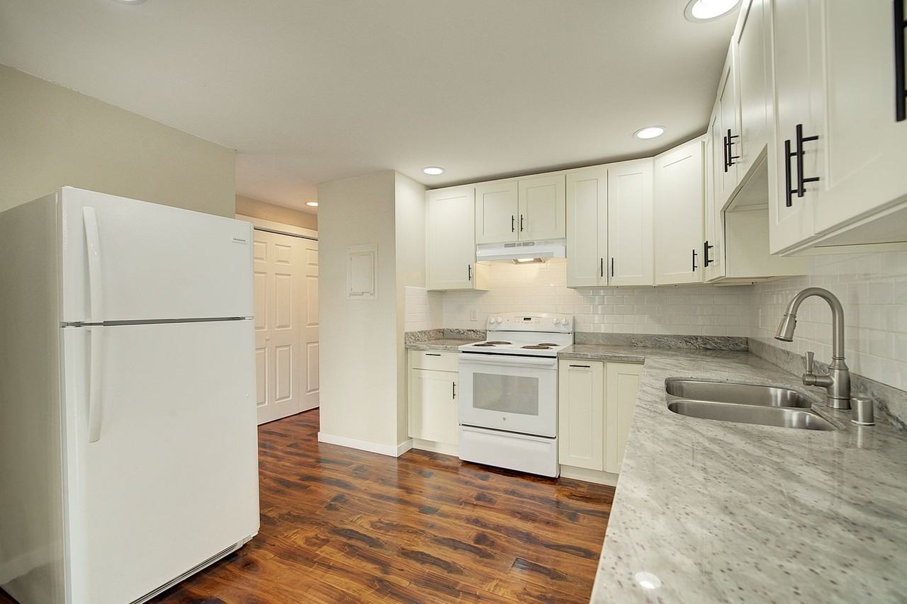 9840 NE 116th Street - Photo 4 of 37