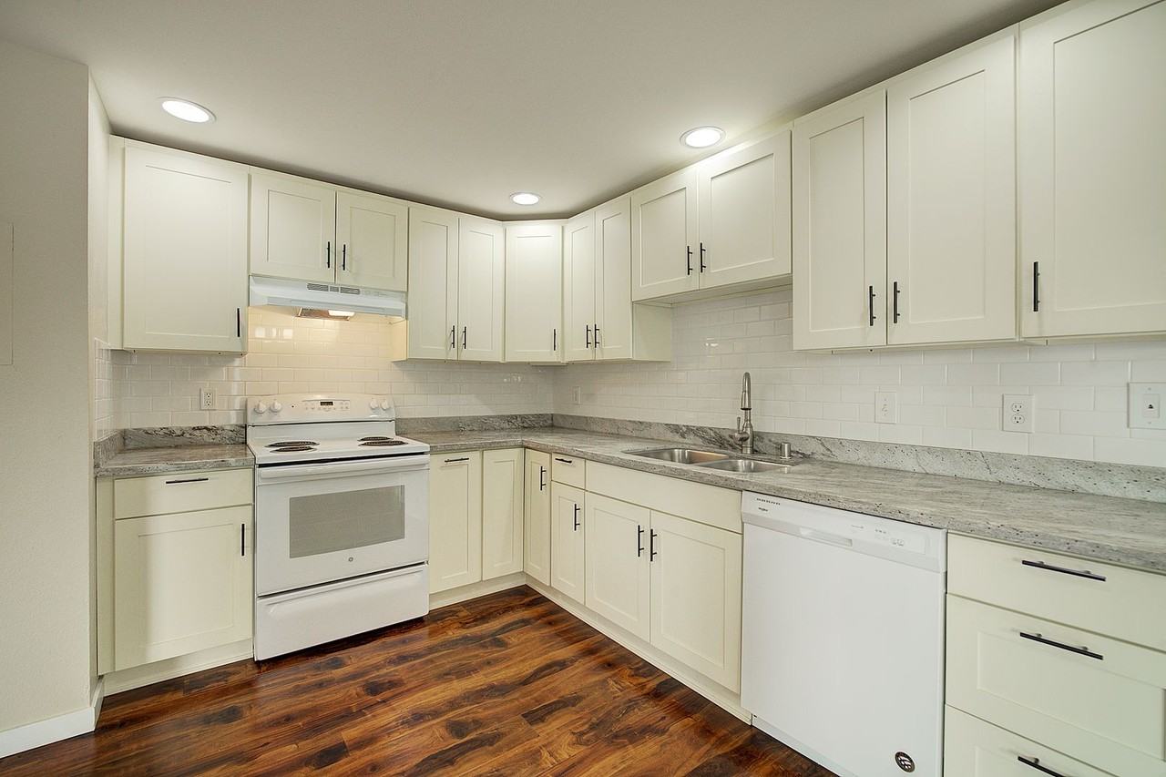 9840 NE 116th Street - Photo 5 of 37
