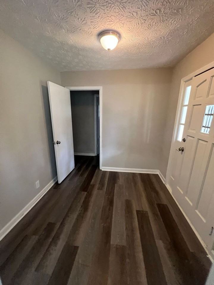 2567 Kings Way - Photo 2 of 22