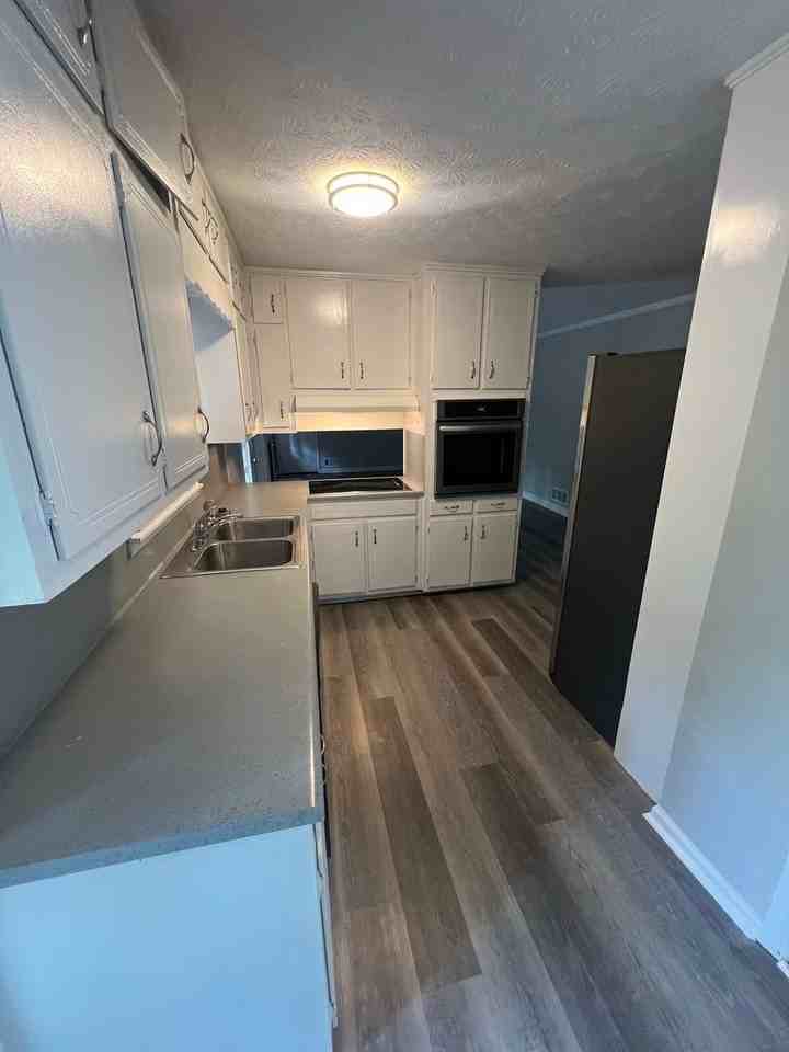 2567 Kings Way - Photo 4 of 22