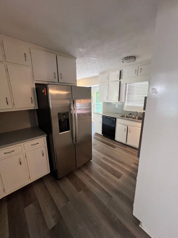 2567 Kings Way - Photo 5 of 22