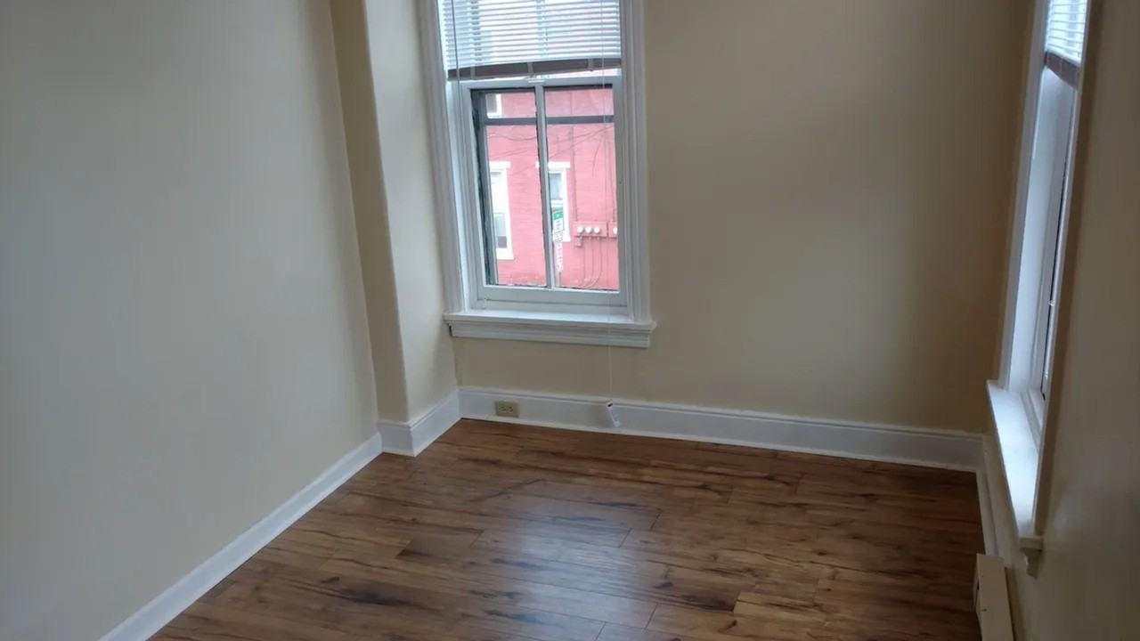 1122 N 2nd St #3 - Photo 7 of 13