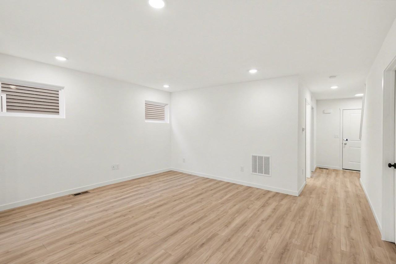 6200 Aurelius Rd - Photo 5 of 24