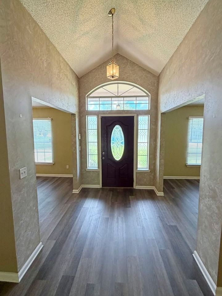 6083 Alpenrose Ave - Photo 2 of 21