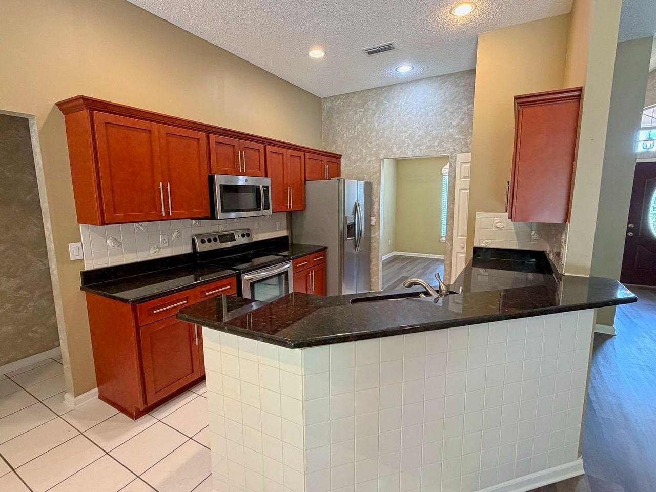 6083 Alpenrose Ave - Photo 7 of 21