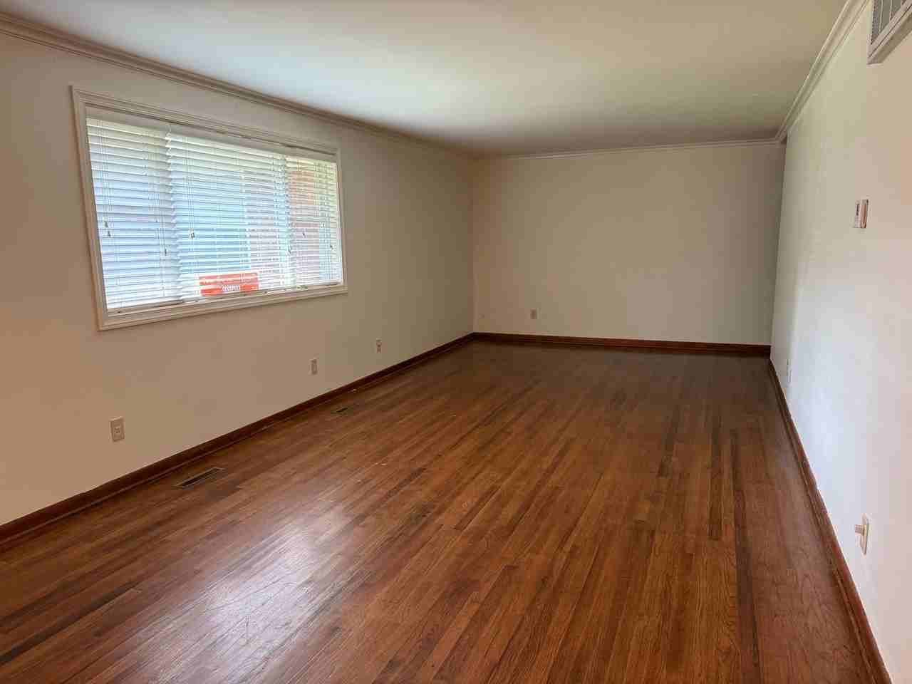 1140 Eastfield Rd - Photo 3 of 9