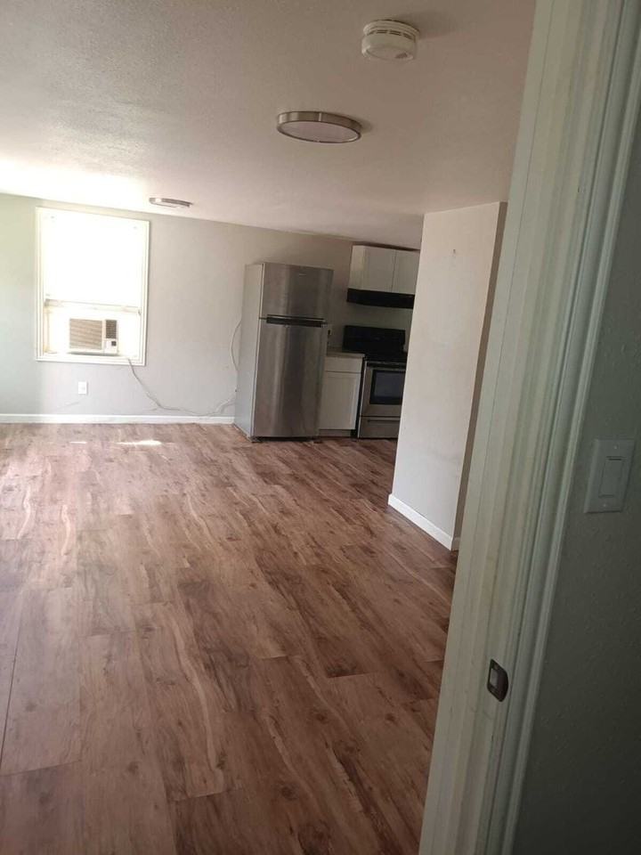2425 Lela St - Photo 5 of 8
