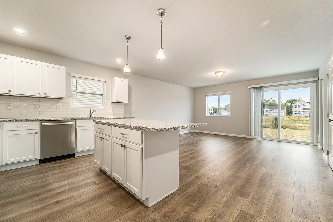 586 Orchard Ave - Photo 5 of 23