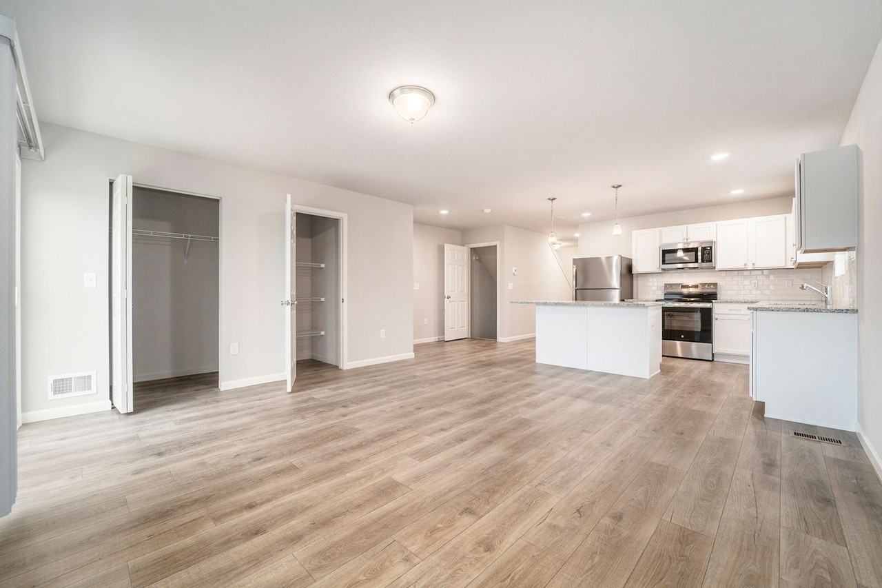 586 Orchard Ave - Photo 6 of 23