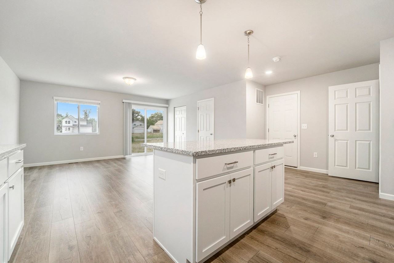 586 Orchard Ave - Photo 7 of 23