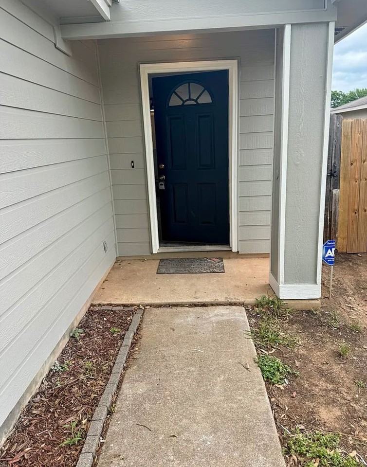 14400 Sandifer St - Photo 2 of 18