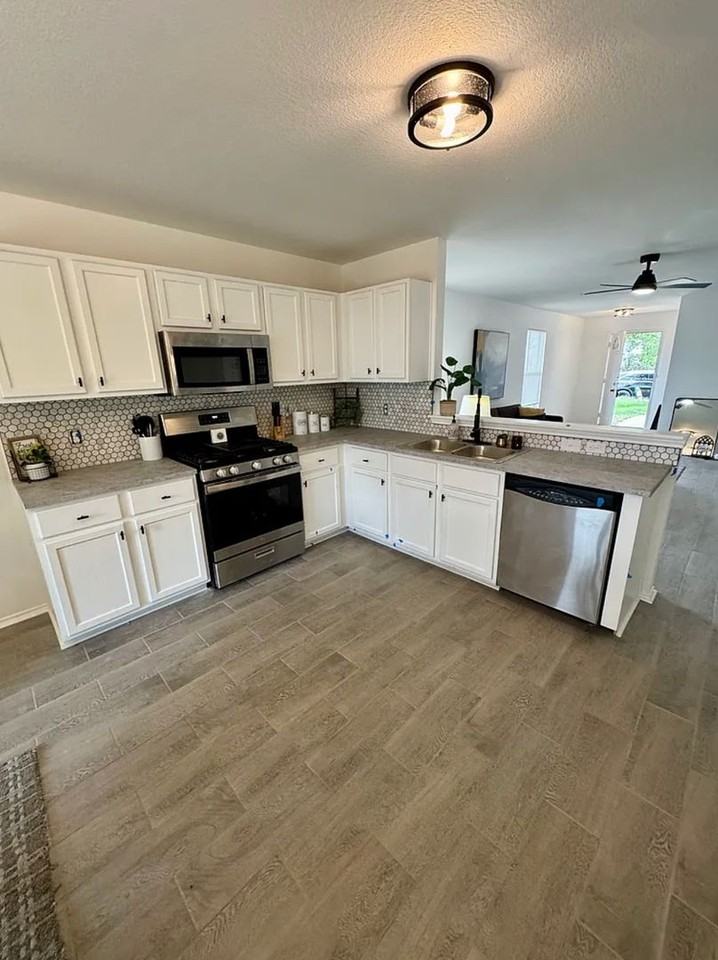 14400 Sandifer St - Photo 6 of 18