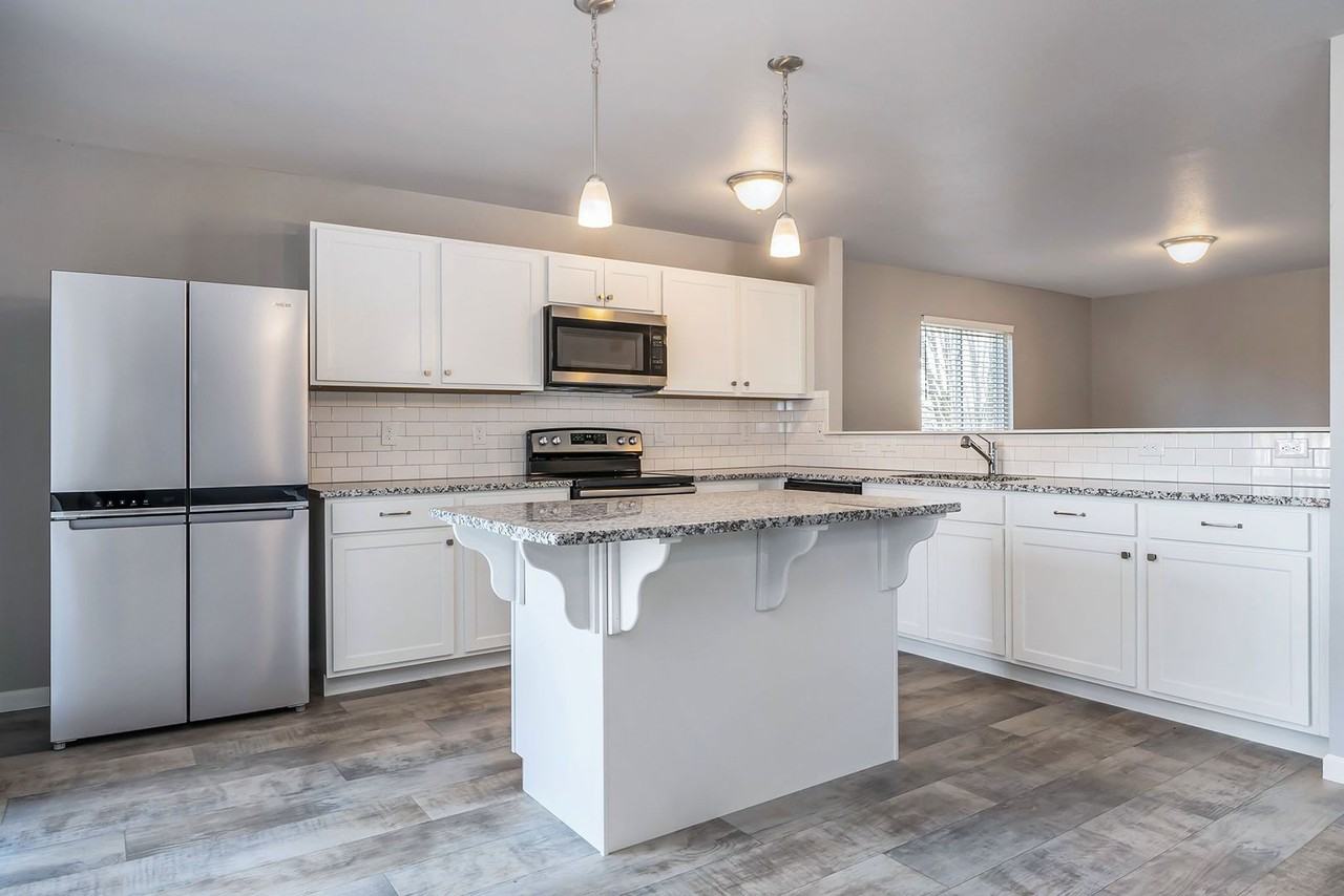 1597 Carolyn Dr - Photo 5 of 23