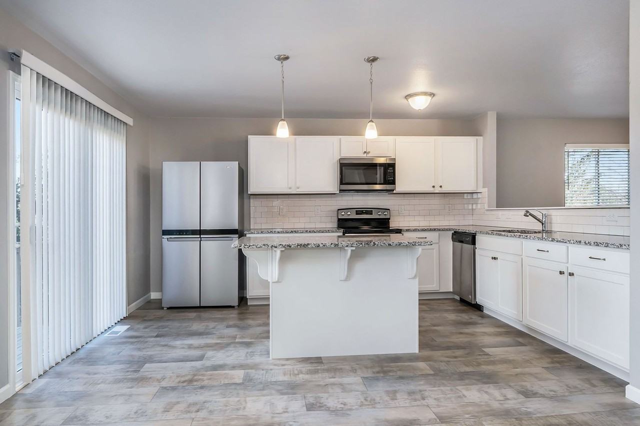 1597 Carolyn Dr - Photo 6 of 23