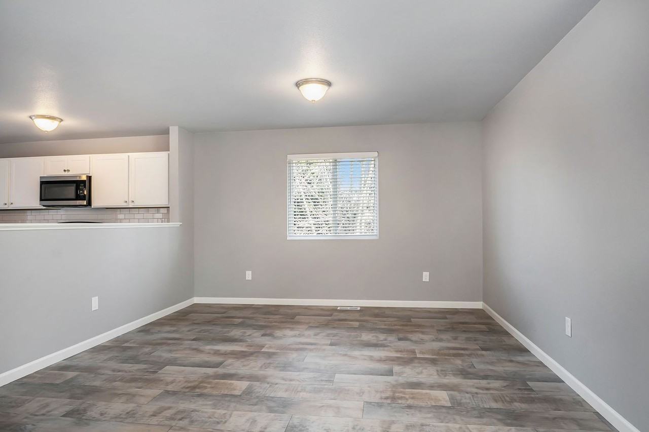 1597 Carolyn Dr - Photo 7 of 23